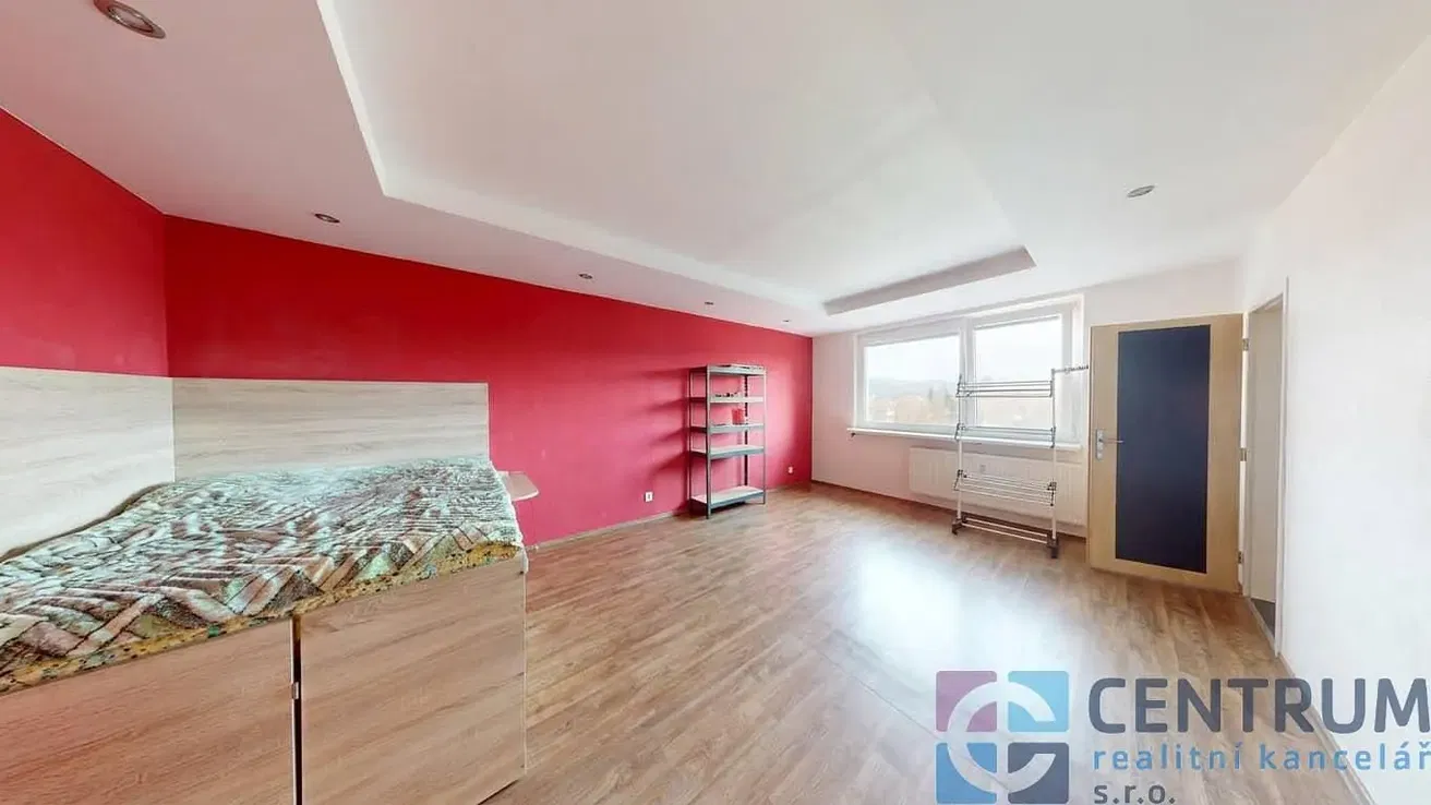 Slaapkamer; houten vloer, natuurlijk licht, moderne stijl