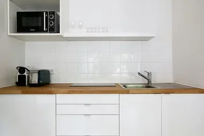 Cucina; elettrodomestici, pavimento in piastrelle, ristrutturato, luce naturale, stile moderno