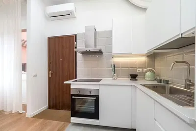 Küche; küchengeräte, tageslicht, moderner stil, renoviert