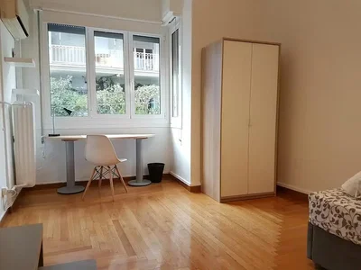 Chambre; vue, parquet, lumière naturelle