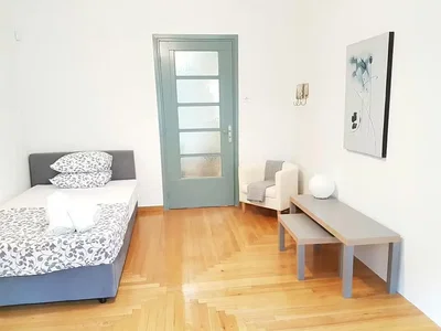 Chambre; parquet, lumière naturelle
