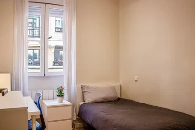 Camera da letto; luce naturale, vista