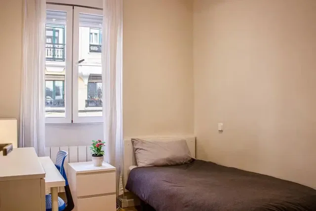 Camera da letto; luce naturale, vista