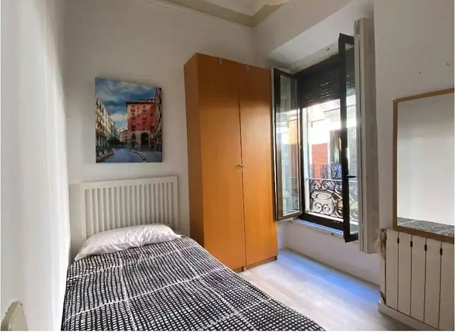 Camera da letto; luce naturale, vista