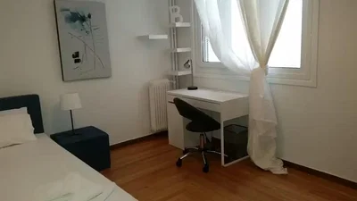Ložnice; přirozené světlo, dřevěná podlaha, moderní styl