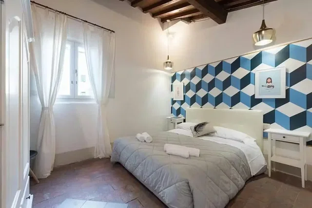 Schlafzimmer; tageslicht, holzbalken