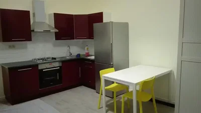 Cucina; elettrodomestici, pavimento in piastrelle