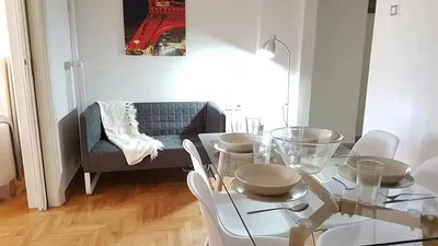 Salon; parquet, lumière naturelle, style moderne