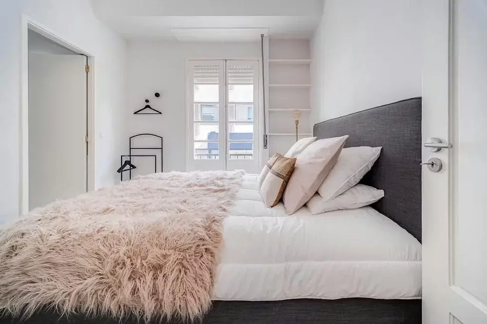 Schlafzimmer; tageslicht, moderner stil