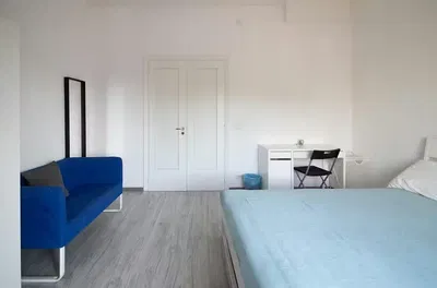 Schlafzimmer; tageslicht, holzboden