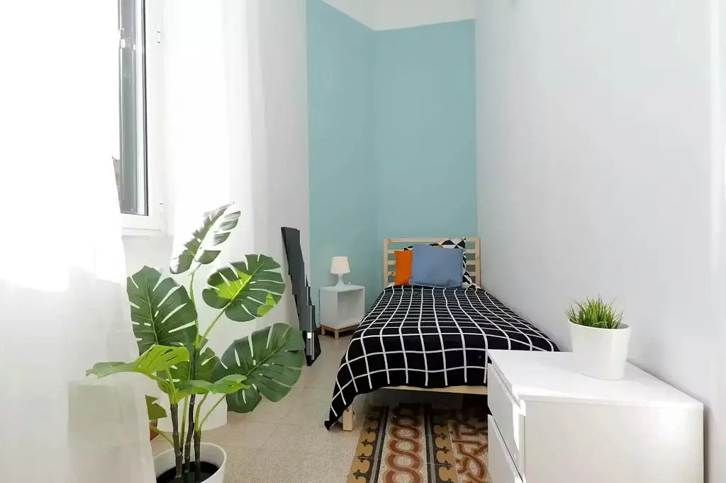 Yatak odası; doğal ışık, modern stil