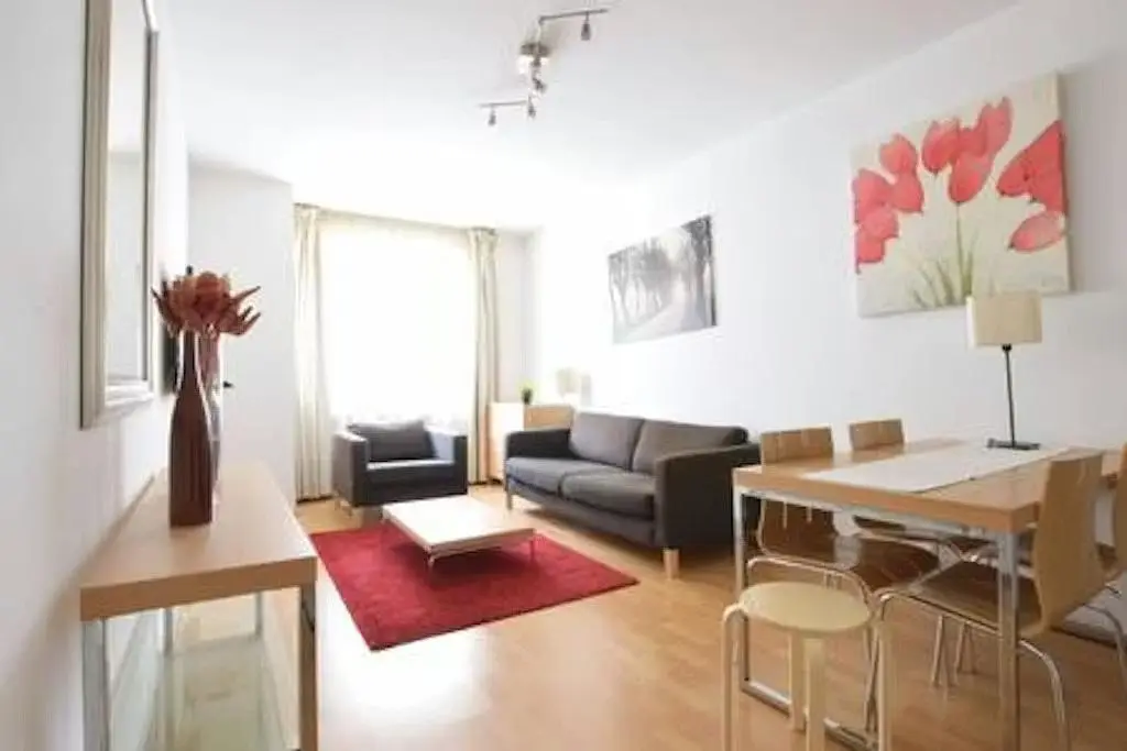 Soggiorno; luce naturale, stile moderno