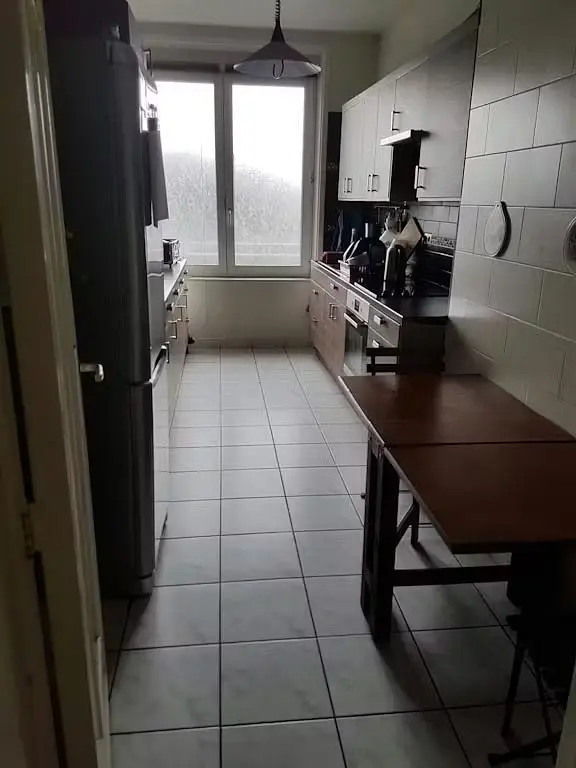 Cucina; pavimento in piastrelle