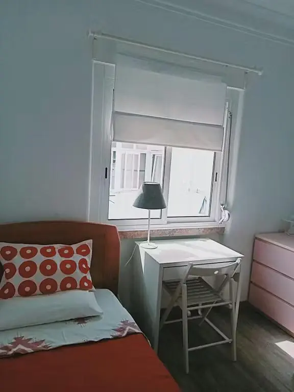 Camera da letto; luce naturale, stile moderno