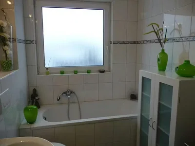 حمام; أرضية من البلاط, ضوء طبيعي, أسلوب عصري