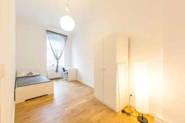 Chambre; parquet, lumière naturelle