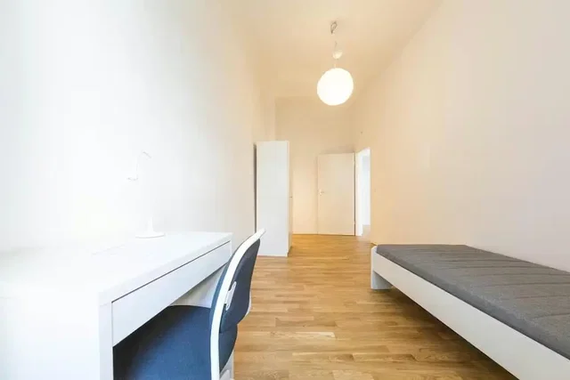 Chambre; parquet, lumière naturelle