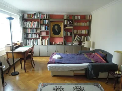 Ložnice; přirozené světlo, dřevěná podlaha