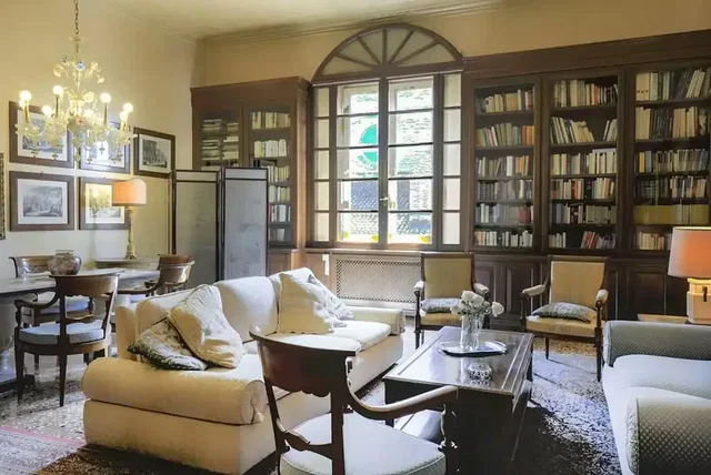 Living room; natural light, rustic style