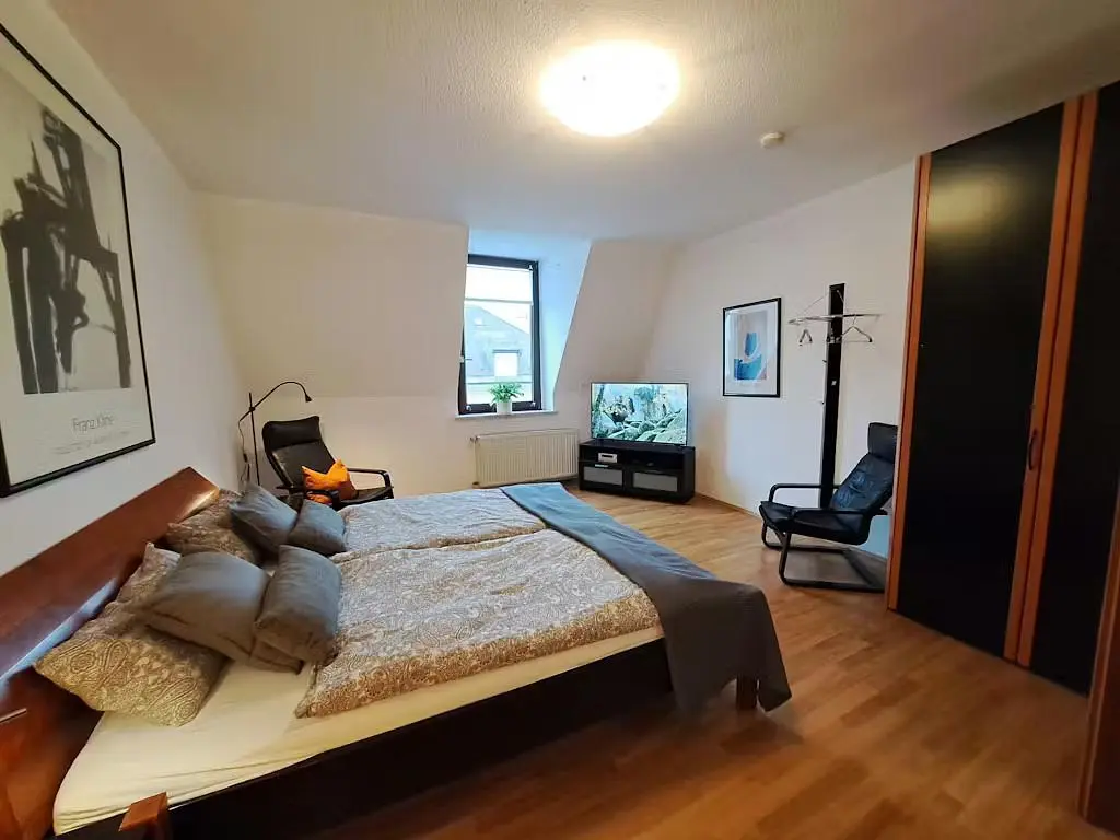 Camera da letto; luce naturale, stile moderno