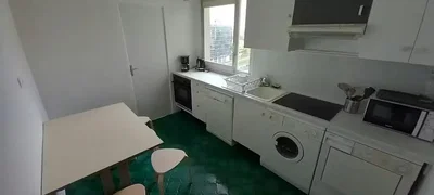 Кухиња; кухињски апарати, плочице, поглед, природно светло