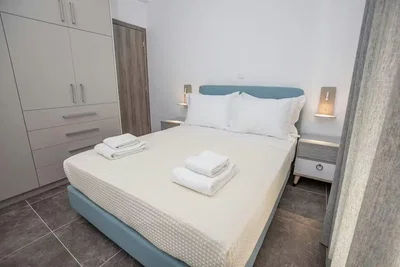 Chambre; carrelage, lumière naturelle