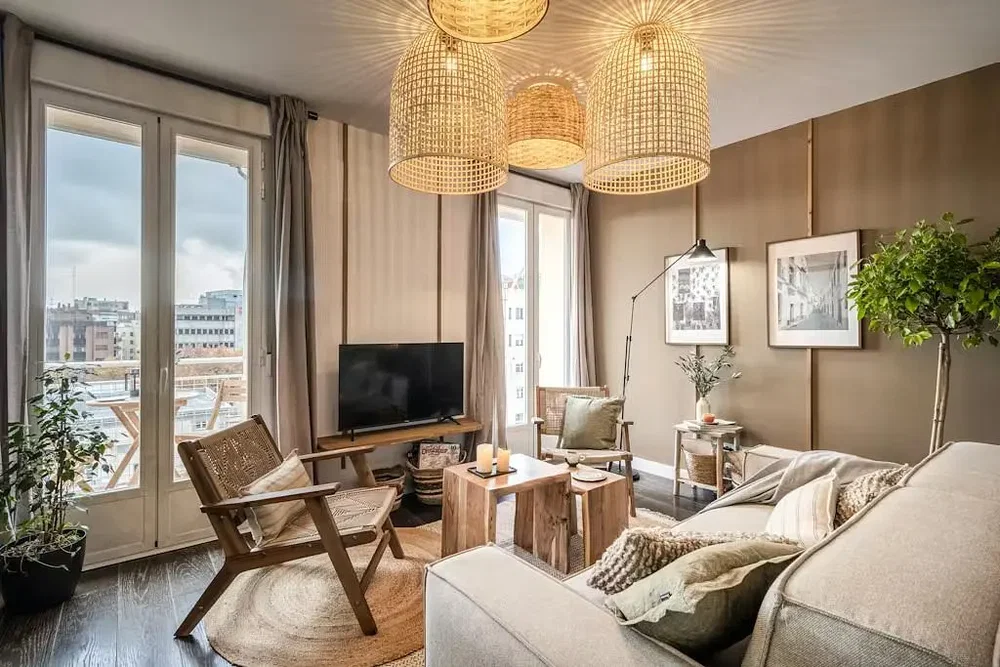 Wohnzimmer; blick, tageslicht, moderner stil, holzboden