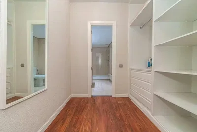Garderobe; holzboden, renoviert