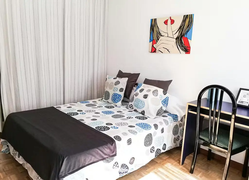 Schlafzimmer; tageslicht, moderner stil