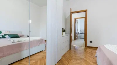 Schlafzimmer; holzboden, tageslicht, moderner stil