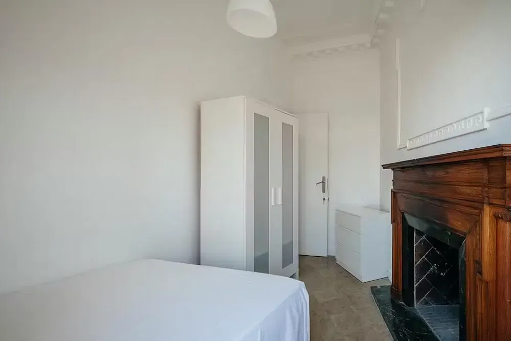 Schlafzimmer; kamin, tageslicht