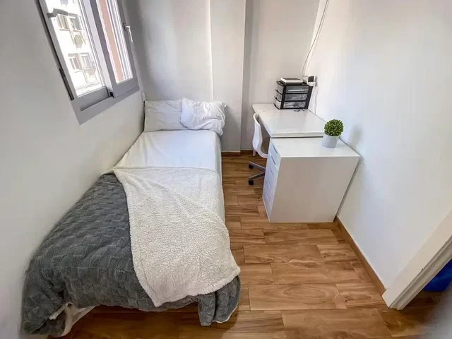 Slaapkamer; natuurlijk licht, houten vloer