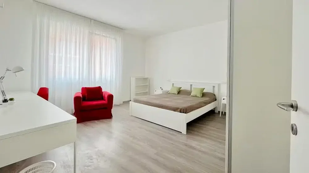 Schlafzimmer; tageslicht, holzboden