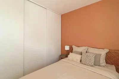 Yatak odası; doğal ışık, modern stil