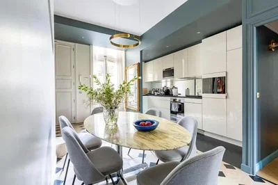 Cuisine; électroménager, lumière naturelle, style moderne