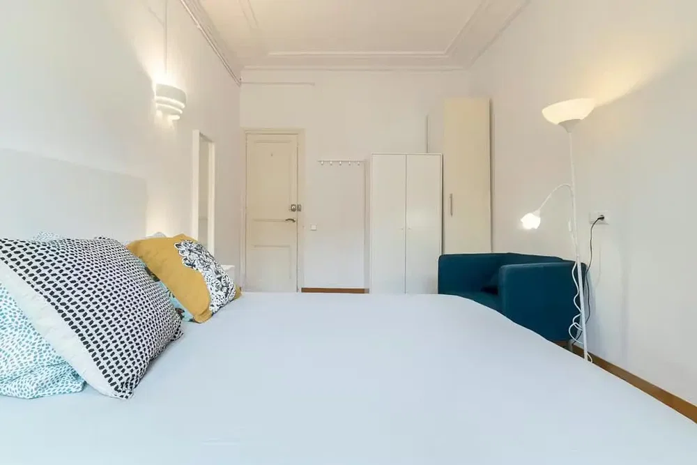 Yatak odası; doğal ışık, modern stil