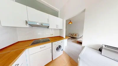 Кухиња; кухињски апарати, природно светло, модерни стил