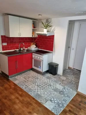 Küche; küchengeräte, fliesenboden