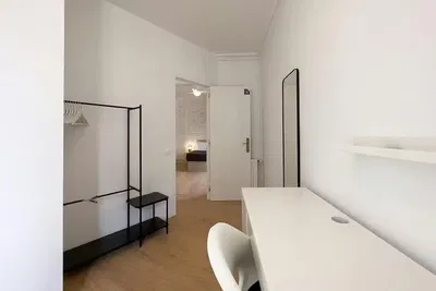 Schlafzimmer; tageslicht, holzboden