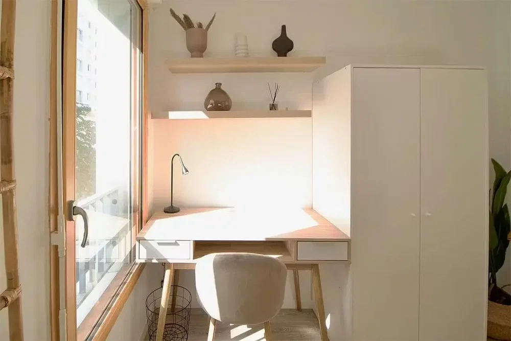 Yatak odası; manzara, doğal ışık, modern stil