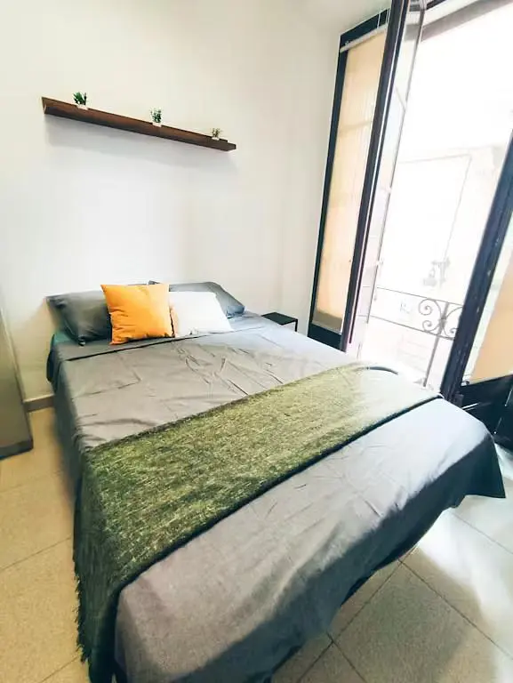 Schlafzimmer; tageslicht, fliesenboden