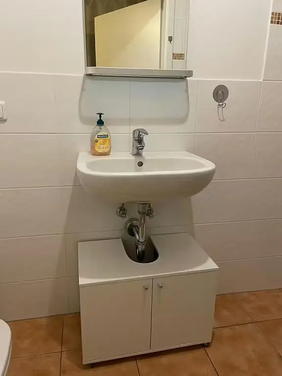 Купатило; плочице, природно светло