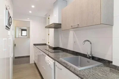 Küche; küchengeräte, fliesenboden, renoviert, tageslicht, moderner stil