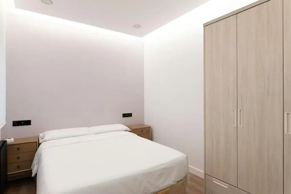 Schlafzimmer; tageslicht, moderner stil