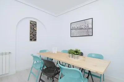 Yemek odası; modern stil, doğal ışık