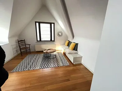 Soggiorno; pavimento in legno, luce naturale