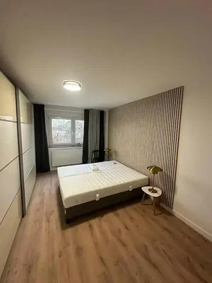 Chambre; parquet, lumière naturelle
