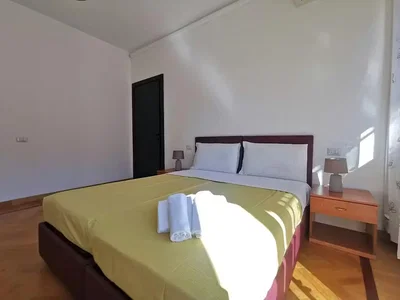 Schlafzimmer; tageslicht, holzboden
