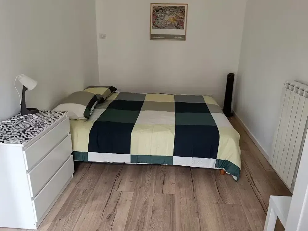 Chambre; parquet, lumière naturelle