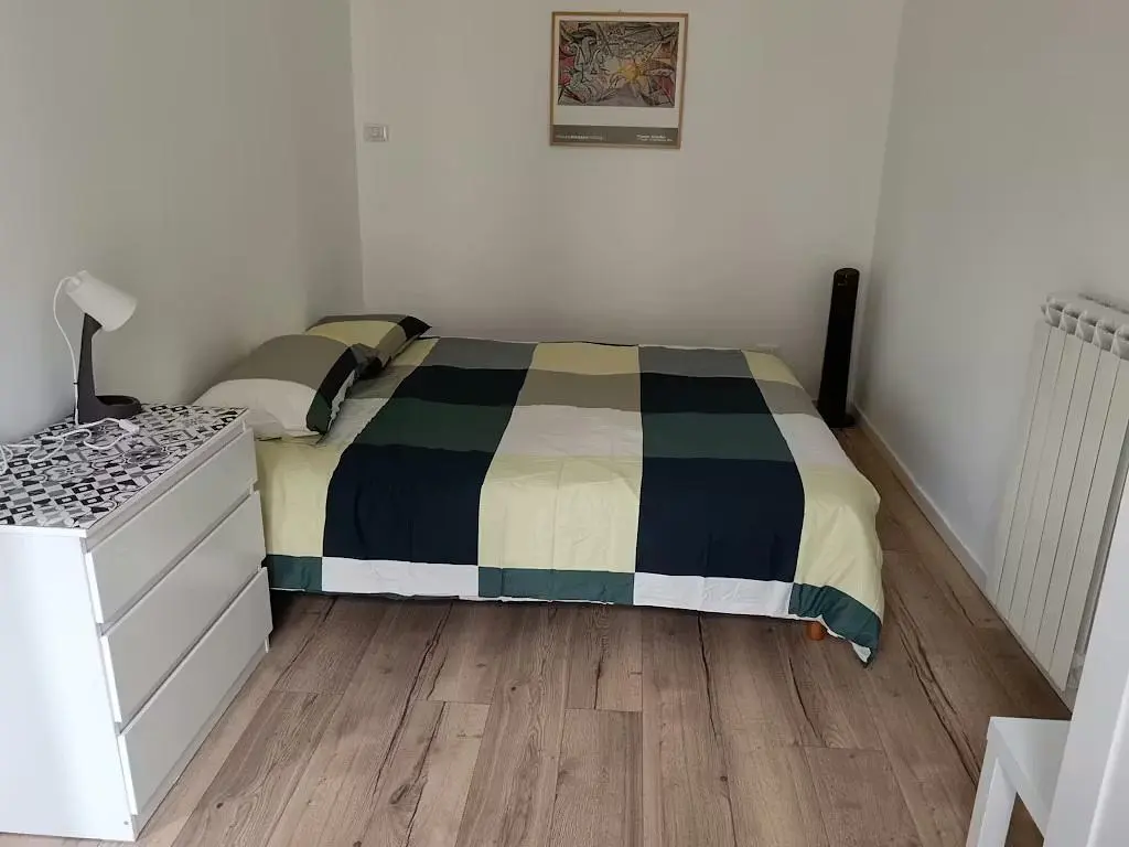 Chambre; parquet, lumière naturelle